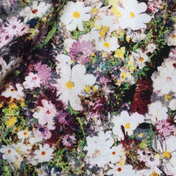 GUESS Canyon Marylin Floral Halter Top - Picture 6 of 7